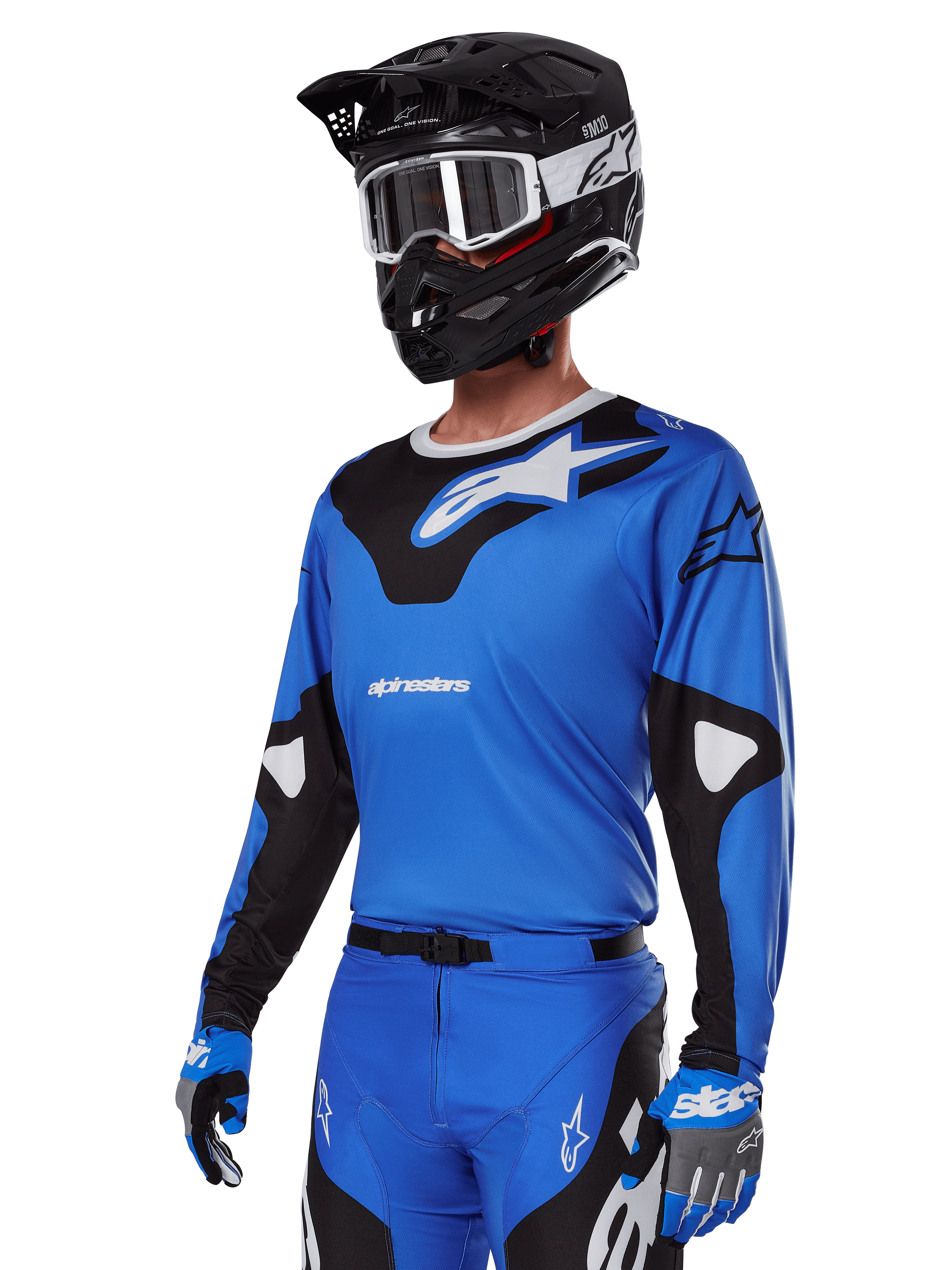 Alpinestars 2025 Racer Veil Ausrüstungsset, blaues Motocross-Trikot mit schwarz-weißen Grafiken, getragen mit passender Hose, schwarzem Helm, weißer Brille und blauen Handschuhen, technische Bekleidung für den Offroad-Rennsport