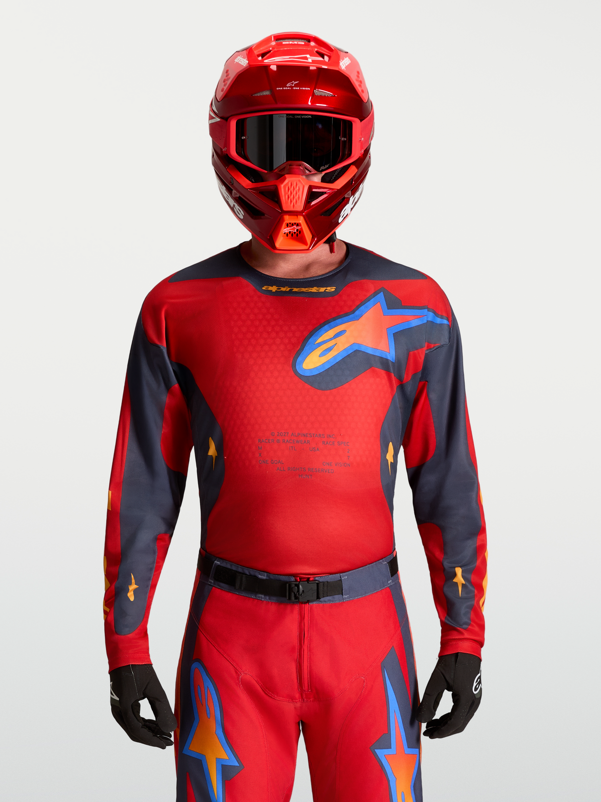 Alpinestars Racer Hunt Trikot, Motocross-Trikot für Herren, Rot und Grau, feuchtigkeitsableitend mit Mesh-Einsätzen.
