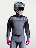 Alpinestars Racer Amber Trikot, Motocross-Renntrikot für Herren, Grau und Anthrazit, feuchtigkeitsableitendes Polygewebe.