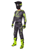 Alpinestars 2025 Racer Hollow Ausrüstungsset, komplettes Motocross-Outfit, graues Camouflage-Muster und Neongelb, inklusive Trikot, Hose, passendem schwarz-gelbem Helm, Brille, Handschuhen und leuchtend gelben Stiefeln, Hochleistungs-Offroad-Rennbekleidung