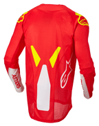 Alpinestars Techstar Factory Jersey, Motocross-Trikot, Rot Fluo, Weiß und Gelb Fluo, Rückansicht mit Mesh-Belüftungseinsätzen und verlängertem Rückenprofil, weißes ASTARS-Branding auf den Ärmeln und gelbe Fluo-Grafikakzente auf den Schultern.