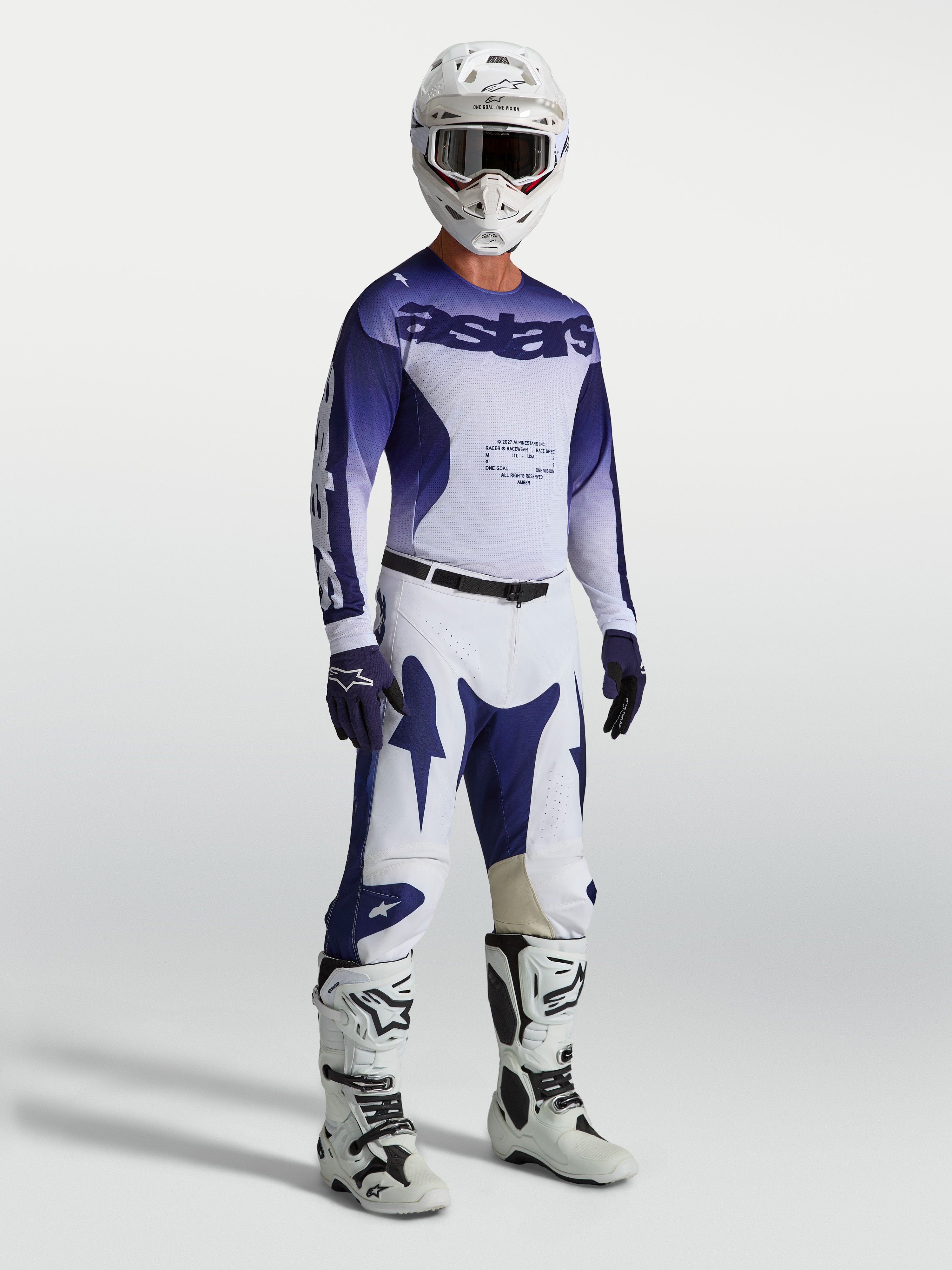 Alpinestars Racer Air Amber Trikot und Gear Set, belüftete Motocross-Ausrüstung für Herren, Blau und Weiß, am Model