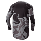 Alpinestars 2024 Racer Tactical Jersey, Motocross-Trikot, Cast Gray Camo Magnet, Rückansicht mit grau-schwarzem Camouflage-Muster, atmungsaktives Gewebe und ein verlängerter Rückensaum für zusätzliche Abdeckung