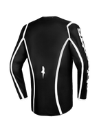 Alpinestars 2026 Fluid Apex Trikot, Motocross-Trikot, Schwarz mit weißer geschwungener Paspelierung, Rückansicht zeigt ergonomischen Schnitt und kleines weißes Logo, Performance-Langarmtrikot für den Offroad-Rennsport