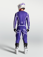 Alpinestars Fluid Apex V2 Trikot in Tiefblau und Weiß, Rückansicht am Fahrer mit passender Motocrosshose und weißen Stiefeln.