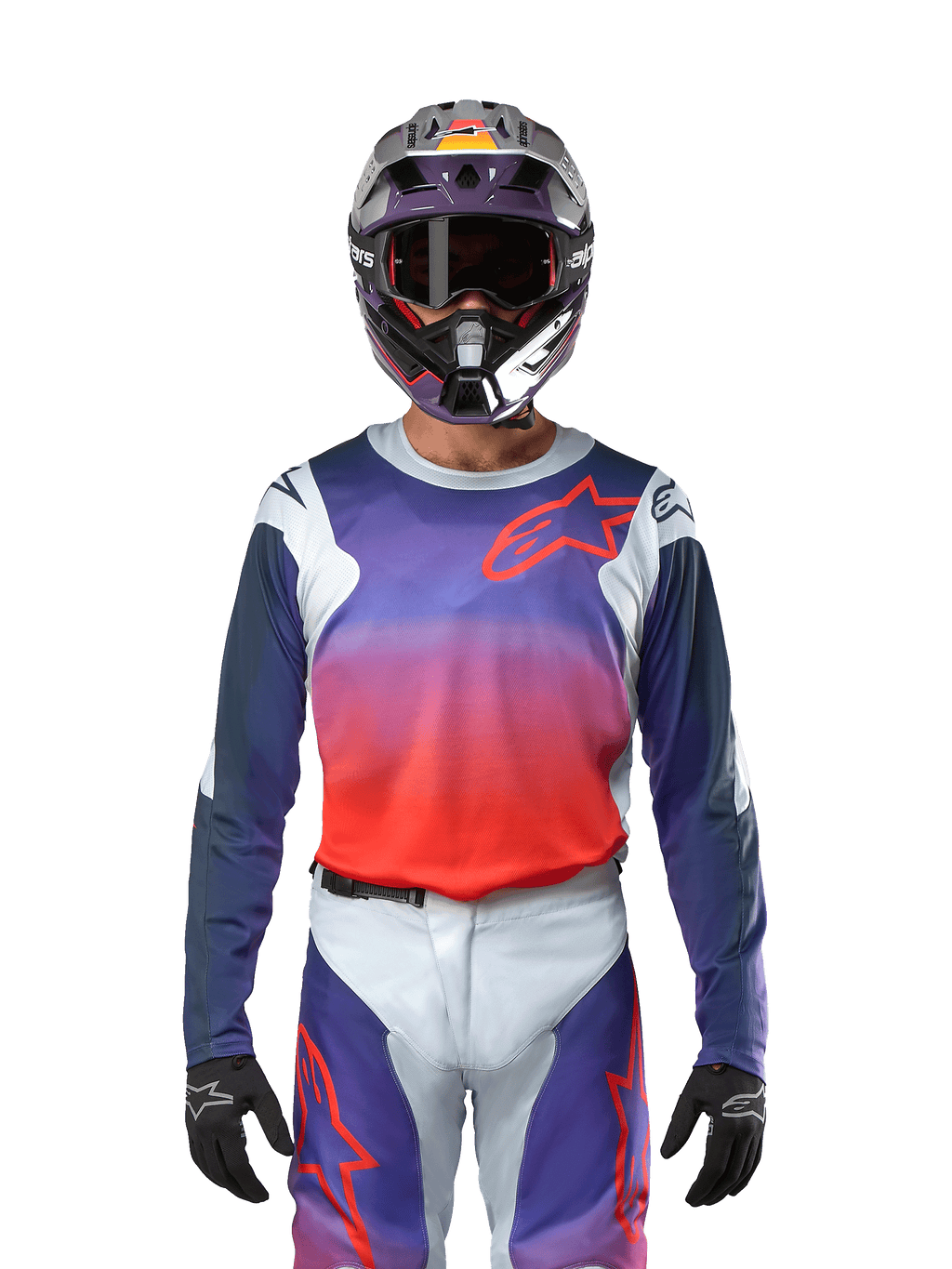 Alpinestars 2024 Racer Hoen Jersey in Hellgrau Hot Orange Schwarz, Motocross-Trikot getragen von einem Fahrer mit passender Ausrüstung, mit einem lebhaften Farbgradienten und dem Alpinestars Stern-Logo auf der Brust, entwickelt für Offroad-Performance.