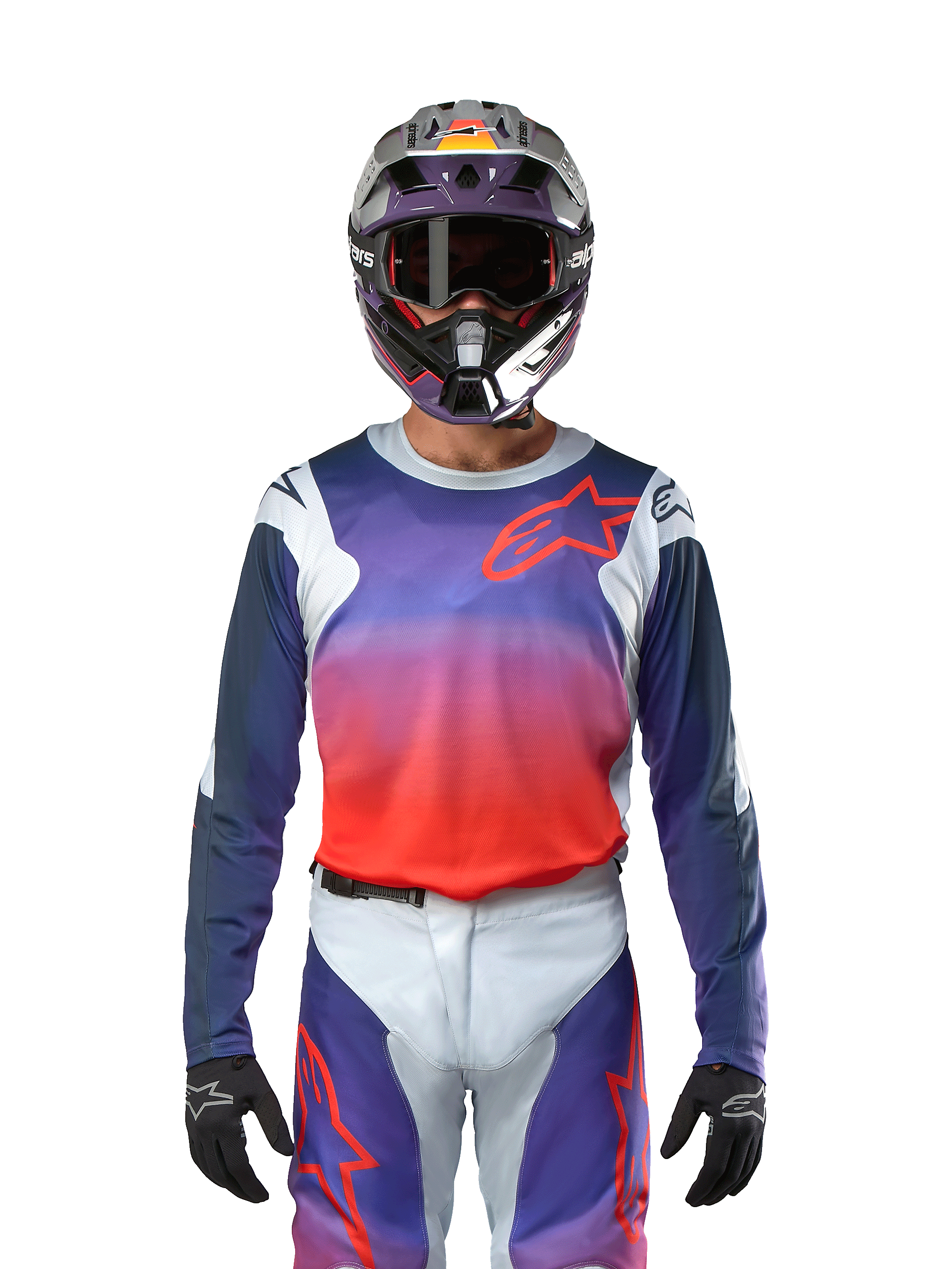 Alpinestars 2024 Racer Hoen Jersey in Hellgrau Hot Orange Schwarz, Motocross-Trikot getragen von einem Fahrer mit passender Ausrüstung, mit einem lebhaften Farbgradienten und dem Alpinestars Stern-Logo auf der Brust, entwickelt für Offroad-Performance.