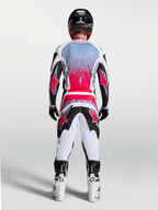 Alpinestars Fluid Drag Trikot, Herren-Motocross-Trikot in Schwarz und Fluo-Rot, Rückansicht auf einem Fahrer.