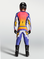 Alpinestars Fluid Drag Trikot, Herren-Motocross-Trikot, Blau, Lila und Gold, Rückansicht am Model.
