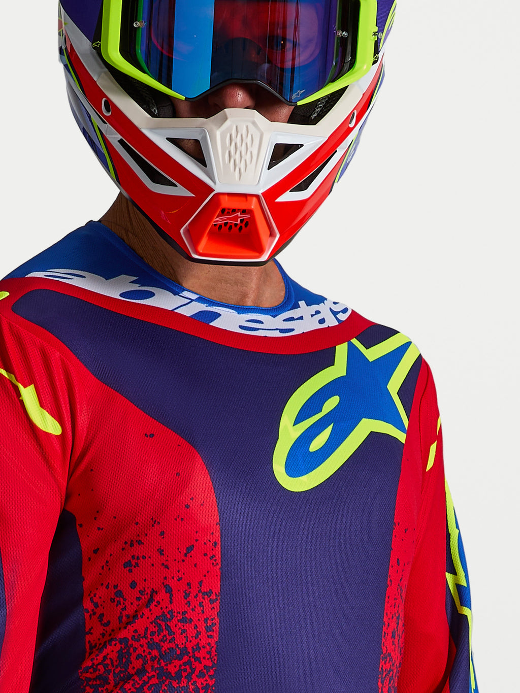 Alpinestars Fluid Drag Trikot, Motocross-Oberteil für Herren in Dunkelblau und Feuerrot, mit Brustlogo und Sportkragen.