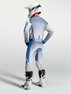 Alpinestars Racer Amber Trikot, Herren-Motocross-Ausrüstung in Grau und UCLA-Blau, Rückansicht mit ergonomischer Race-Passform.