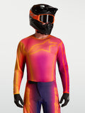 Alpinestars Fluid Kepler Trikot, lila-orangefarbenes Motocross-Oberteil, feuchtigkeitsableitend, sportliche Passform.