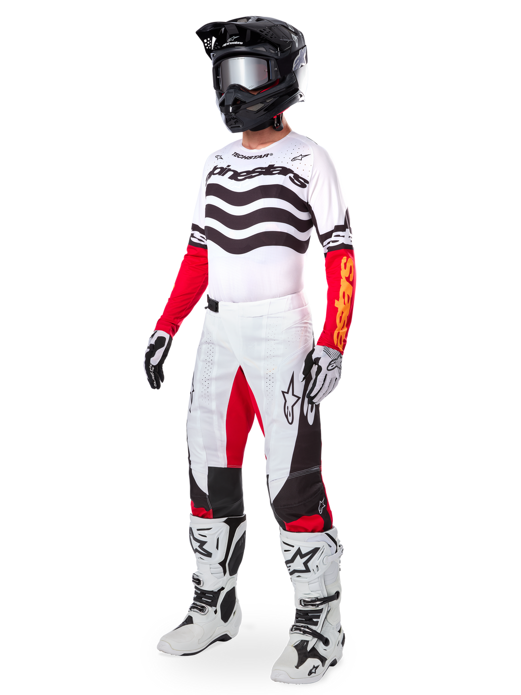 Motocross-Fahrer in kompletter Rennausrüstung, Limited Edition Techstar Deep Jersey mit weiß-schwarzen Wellenstreifen und roten Ärmeln, passender weiß-roter Hose, schwarzem Helm und weiß-schwarzen Stiefeln, koordiniertes Outfit für den Offroad-Rennsport