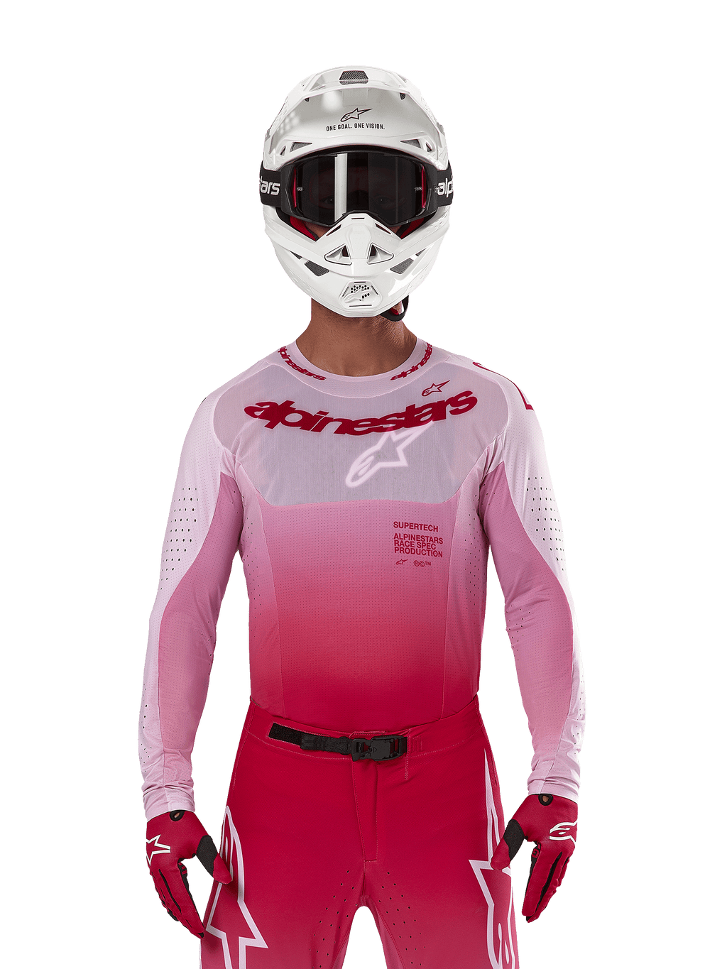 Motocross-Fahrer im Alpinestars 2024 Supertech Dade Jersey in Red Berry Lilac, passende Hose, weißer Helm mit schwarzer Brille und rote Handschuhe, professionelle Rennausrüstung mit pink-rotem Farbverlauf