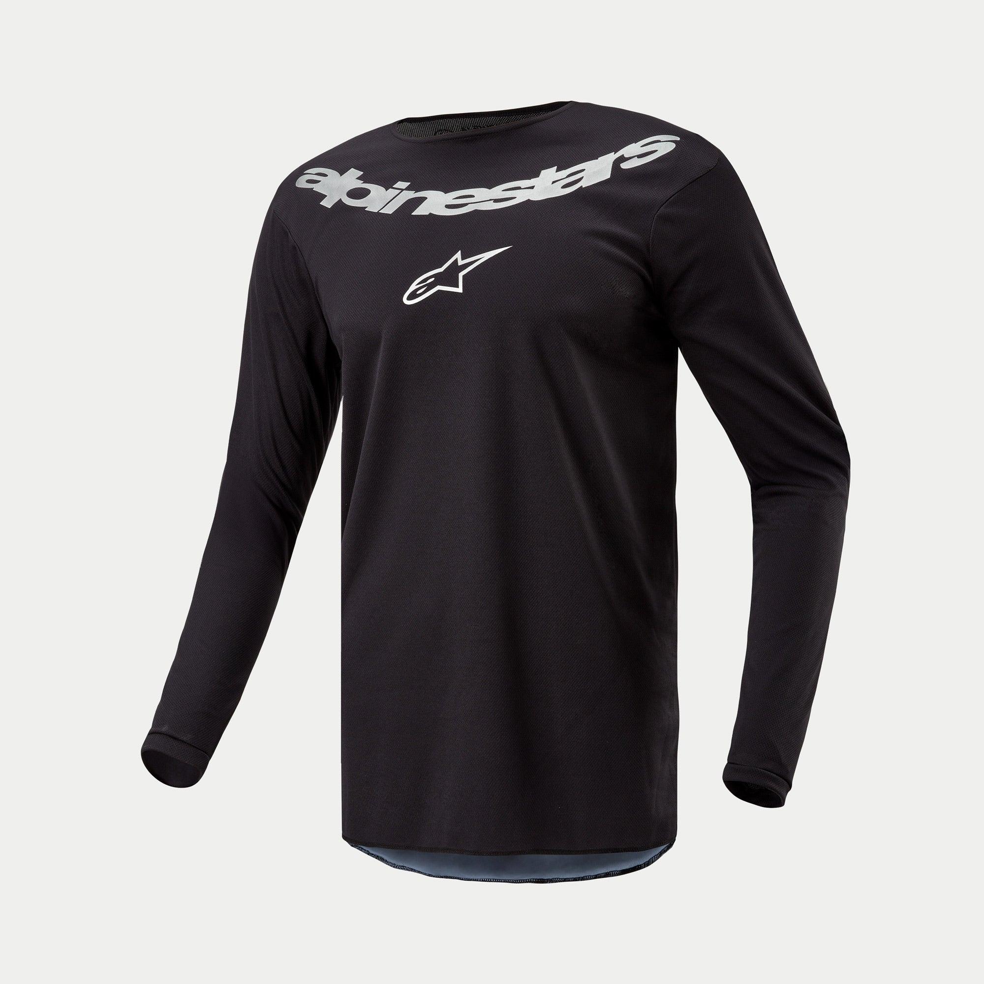 Alpinestars 2024 Fluid Graphite Jersey, Motocross-Trikot, Schwarz Silber, langärmliges Performance-Oberteil mit großem silbernem Alpinestars-Branding und Stern-Logo auf der Brust, leichtes feuchtigkeitsableitendes Poly-Gewebe für den Offroad-Einsatz