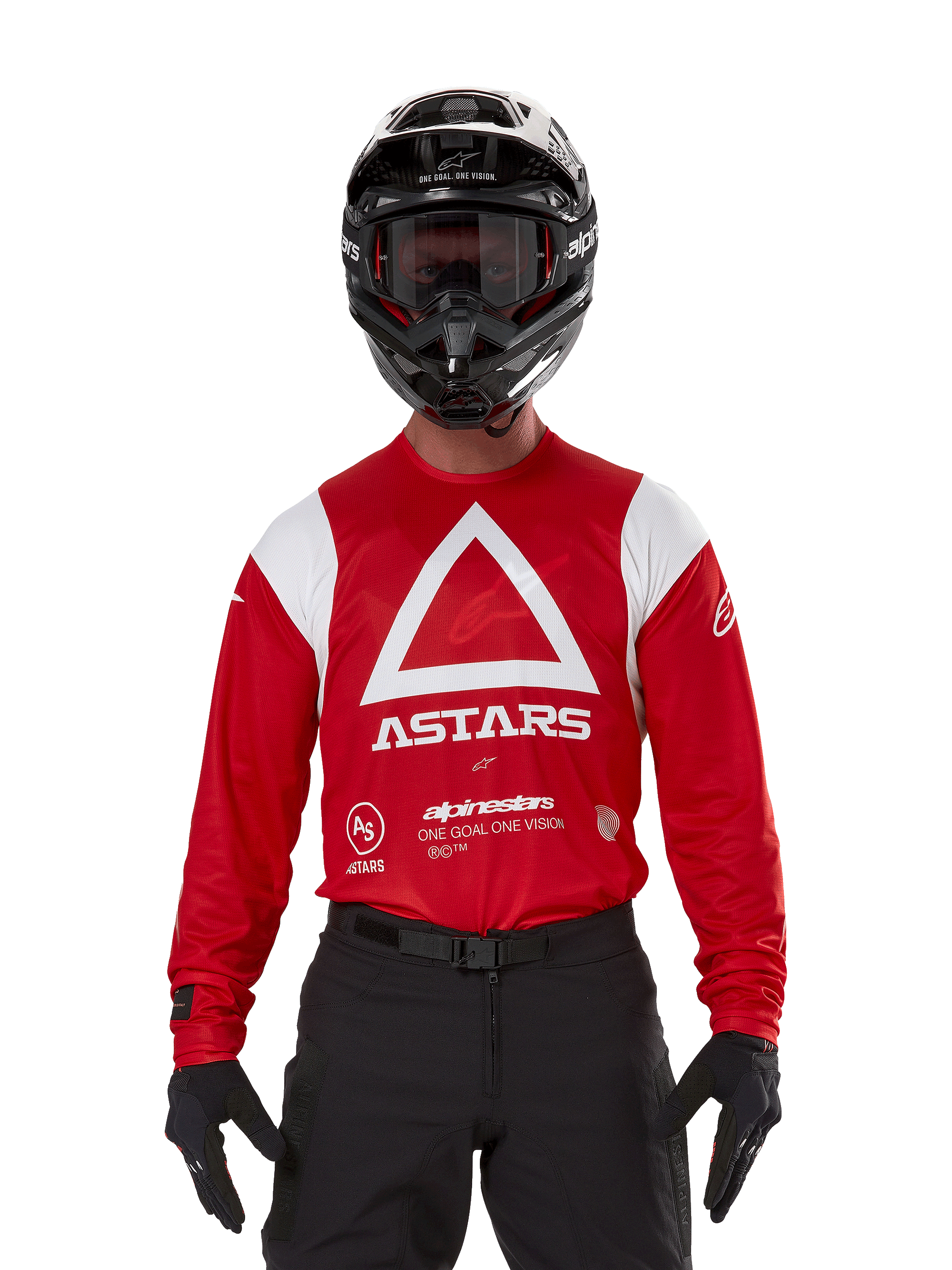 Motocross-Fahrer im Alpinestars Techdura Jersey, Hellrot mit weißen Grafiken, großes weißes Dreieck und ASTARS-Logo auf der Brust, kombiniert mit schwarzem Helm, schwarzer Brille und schwarzer Rennausrüstung, abgestimmtes Outfit für Enduro- und Offroad-Rennen
