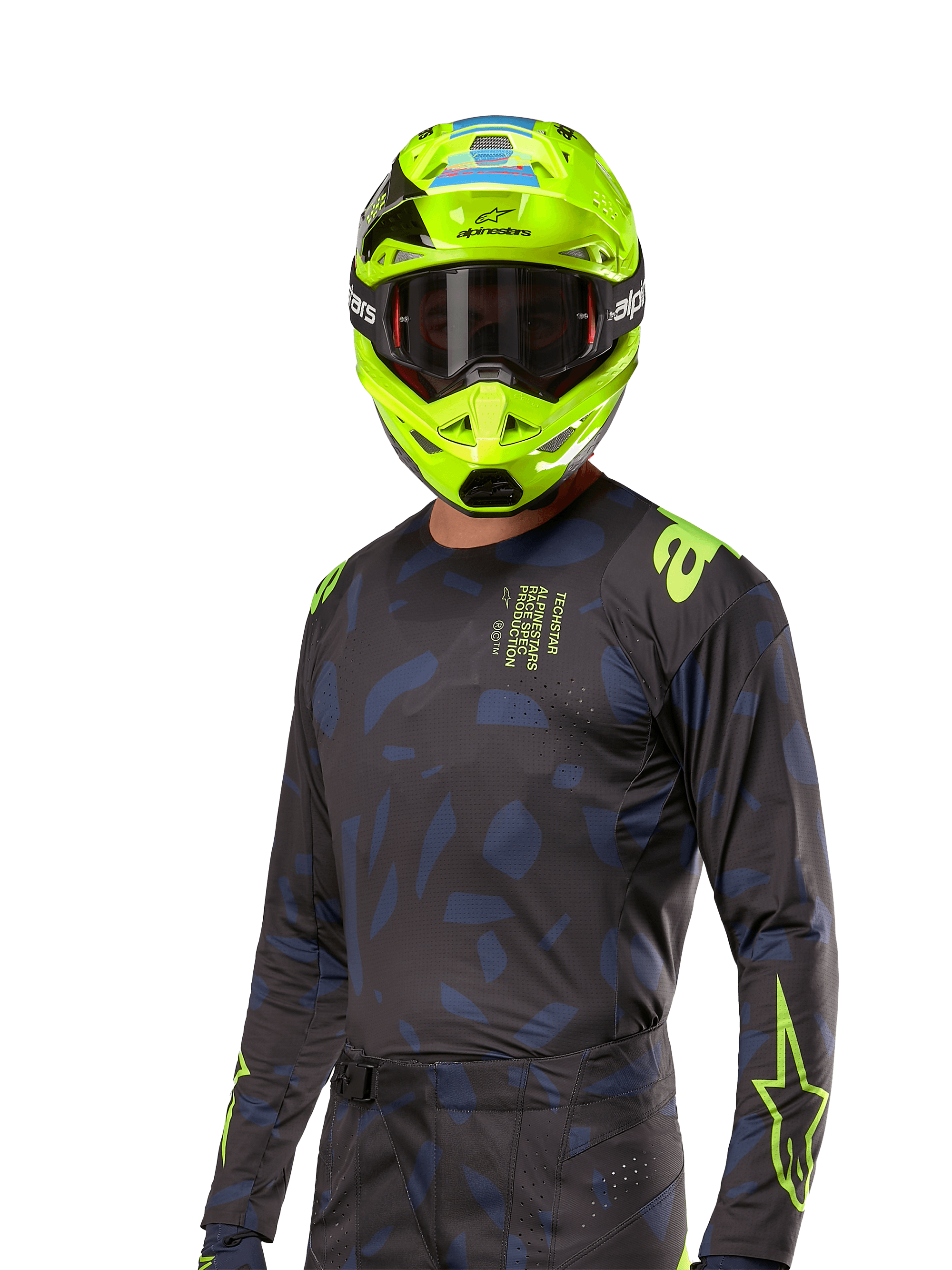 Alpinestars 2024 Techstar Rantera Trikot, Motocross-Renntrikot, Schwarz und Marineblau mit abstrakten Mustern und neongelben Akzenten, getragen mit passendem neongelbem Helm, Performance-Passform für Offroad-Fahrten
