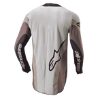Alpinestars 2024 Techstar Pneuma Trikot, Motocross-Trikot, Rückansicht in Dark Sand Iron Dust Gray, mit großem Alpinestars-Logo und Branding an den Ärmeln, athletische Passform mit Color-Blocking-Einsätzen und verlängertem Rücken für optimale Abdeckung.