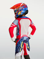 Alpinestars Supertech Jugend-Trikot Dyna, MX-Trikot, Rot und Marineblau, atmungsaktives Mesh, Rückansicht am Fahrer.
