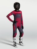 Alpinestars Stella Techstar Swan Trikot und Gear Set, Damen-Motocross-Outfit, Rot und Dunkelgrau, weiße Stiefel.