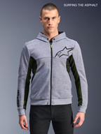 Alpinestars Chrome Air Sport Kapuzenjacke, Herren-Motorradjacke in Grau meliert und Schwarz, Vorderansicht am Model mit Airflow-Mesh-Einsätzen und Brustlogo