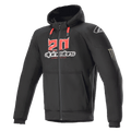 Alpinestars FQ20 Chrome Ignition Monster Hoodie, schwarzer Motorrad-Hoodie mit Reißverschluss, rotes und weißes „20“-Logo auf der Brust, Alpinestars Schriftzug, rote Kordelzüge, weißes Logo auf der Schulter, Monster Energy Kralle auf dem Ärmel, schützende Urban Riding Ausrüstung