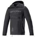 Alpinestars Sherpa Hoodie, Motorrad-Anorak-Jacke in Black Reflex, Halbreißverschluss mit Brustlogo, Große Reißverschlusstasche vorne, technisches Softshell-Gewebe, sportliches Urban-Design