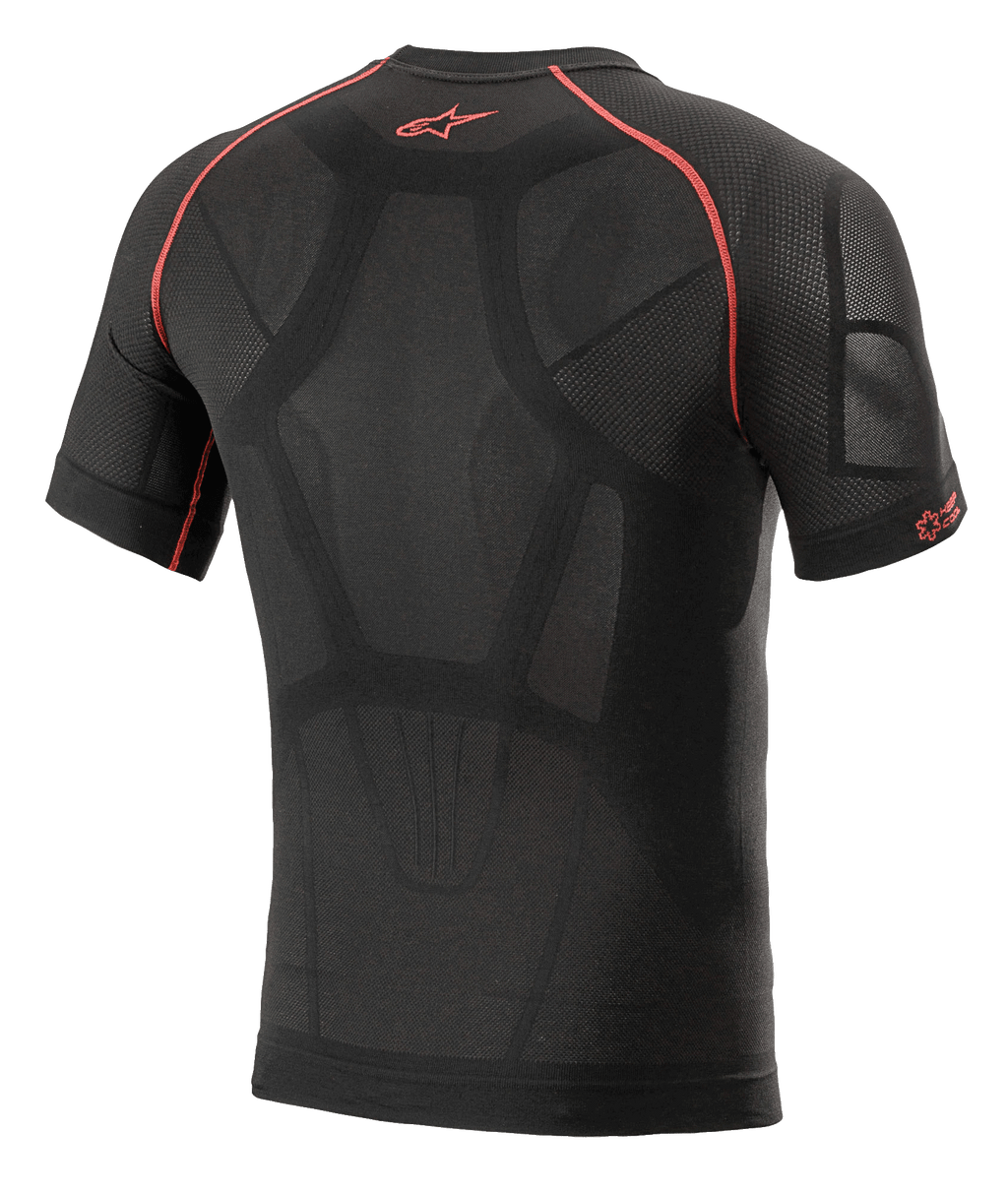 Alpinestars Ride Tech V2 Kurzarm-Oberteil Sommer, Motorrad-Funktionswäsche, Schwarz und Rot, Rückansicht mit körperbetonter Konstruktion, Mesh-Belüftungseinsätzen, roten Kontrastnähten und rotem Astars-Logo auf dem oberen Rücken