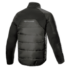 Alpinestars AMT Thermo-Innenjacke, schwarze Thermo-Mittelschicht-Jacke, Rückansicht mit gesteppter 3L-Ripstop-Konstruktion, PrimaLoft-Isolierung und Alpinestars-Logo auf dem oberen Rücken