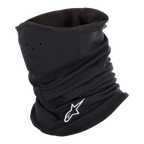 Alpinestars Tech Halswärmer in Schwarz, Motorrad-Halswärmer mit weißem gesticktem Logo, perforierten Belüftungsöffnungen und doppellagigem Fleece-Futter für Wärmeschutz und Schutz vor Windkälte.