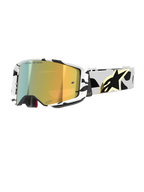 Alpinestars Supertech Corp Goggles Absolute Vision, Motocross-Brille, weiß-schwarz gemusterter Rahmen mit gold verspiegelter Linse, breites Band mit schwarzem abstraktem Design und goldenem Alpinestars-Logo, "ONE GOAL. ONE VISION." Schriftzug auf der Linse, Hochleistungs-Rennausrüstung