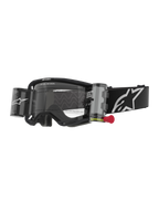 Alpinestars Vision 8 Corp Goggles Roll Off, Motocross-Brille, Schwarz und Klar, integriertes Roll-off-System mit roter Zuglasche, schwarzer Gurt mit weißem Logo, gewelltes Linsenmuster mit 'ONE GOAL. ONE VISION.' Schriftzug, Performance-Augenschutz für den Offroad-Rennsport