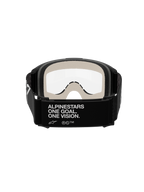 Alpinestars Vision 5 Corp Goggles, Motocross-Brille, Schwarz und Klar, Rückansicht mit schwarzem Band und weißem „ALPINESTARS ONE GOAL. ONE VISION.“-Branding, hellgrauem Gesichtsschaum und klarer Anti-Beschlag-Scheibe.
