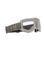 Alpinestars Vision 5 Hollow Schutzbrille, Motocross-Brille, Wind Clear, hellgrauer Rahmen mit klarer Anti-Beschlag-Scheibe, breites gewebtes Band mit markantem 'NESTARS'-Schriftzug, Hochleistungs-Schutzausrüstung für den Offroad-Rennsport