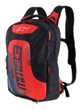 MM93 City Hunter V2 Rucksack, Schwarz und Rot, sportlicher Motorradrucksack mit ergonomisch gepolsterten Schultergurten, mehrere Fächer mit roten Reißverschlussschiebern, auffälliges rotes Frontpanel mit MM93-Logo und Marc Marquez Grafikelementen, strapazierfähiges Polygewebe, schlankes stromlinienförmiges Design