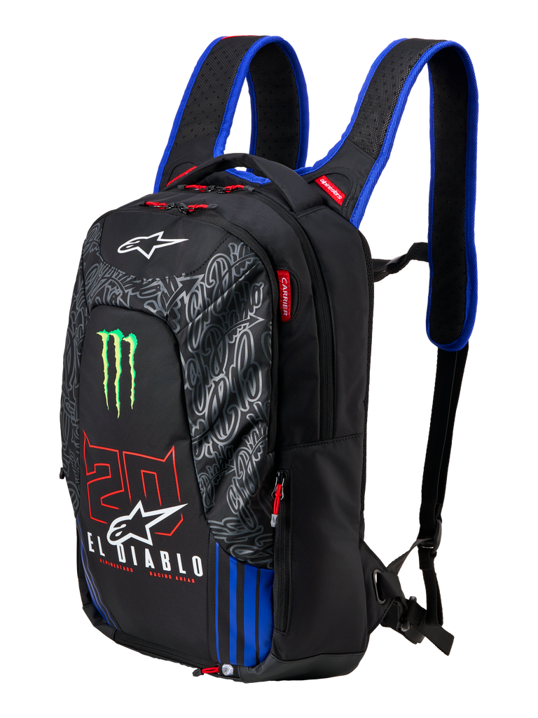 Alpinestars FQ20 City Hunter V2 Monster Rucksack, schwarzer Motorradrucksack mit blauen Schultergurten, mit grünem Monster Energy Krallen-Logo, rotem „20“ und weißem „El Diablo“ Branding, technische urbane Fahrerausrüstung mit verjüngtem Profil.