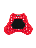 Alpinestars Nucleon Plasma Full Chest Protector Hook and Loop, Rot und Schwarz, mit perforiertem Zickzack-Design für Luftzirkulation, großem schwarzen zentralen Klettverschluss-Panel, ergonomischer schildförmiger Motorrad-Protektoreinsatz für Aufprallschutz