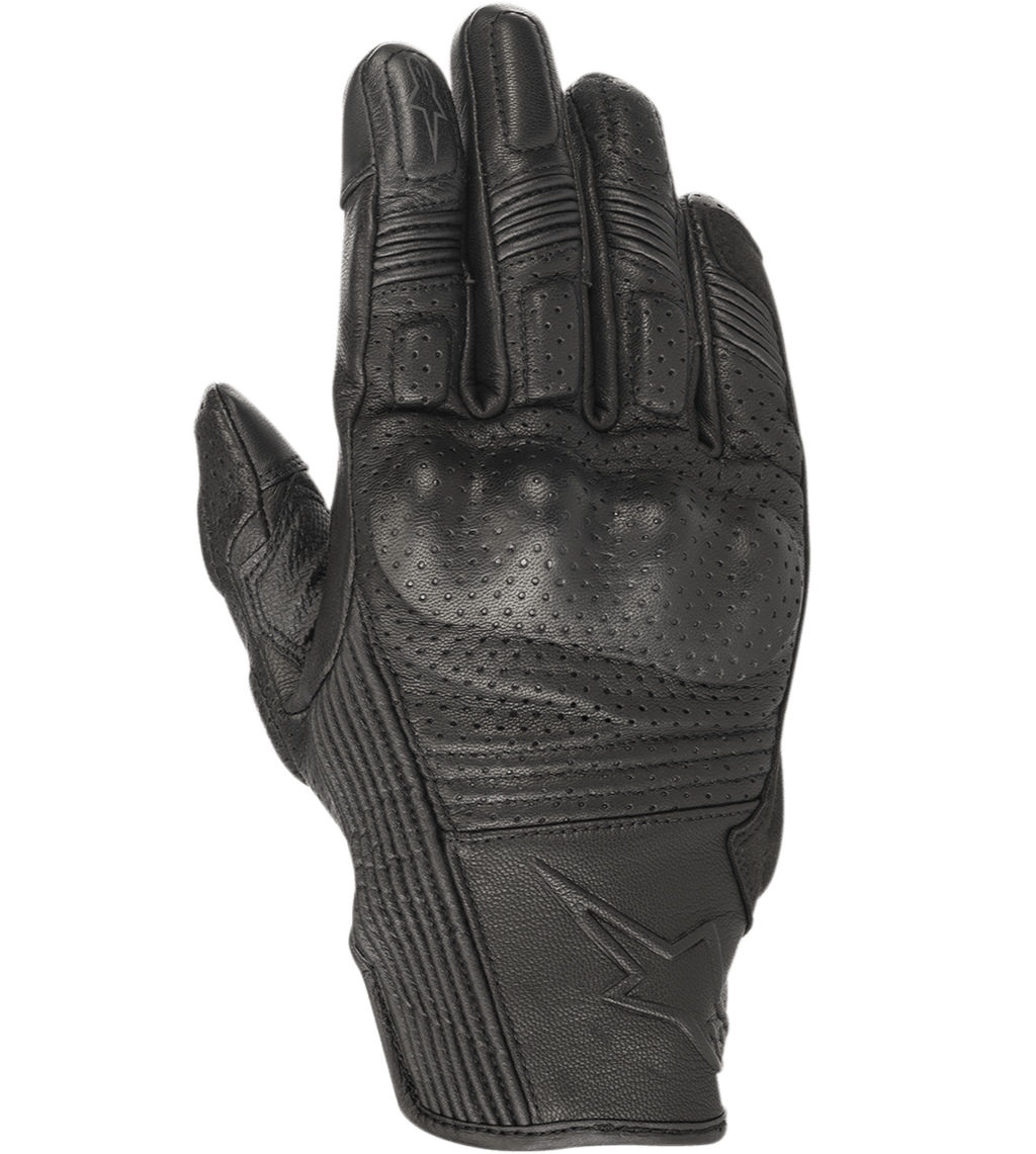 Alpinestars Mustang V2 Handschuhe, schwarze Motorradhandschuhe aus Leder, perforiertes Design mit integriertem Knöchelschutz, Akkordeon-Stretcheinsätze an den Fingern, geprägtes Stern-Logo, urbaner Stil mit kurzer Manschette