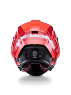 Alpinestars Supertech R10 Arius Helm, Rückansicht, Design in glänzendem Rot und Dunkelrot, großer weißer Alpinestars-Schriftzug auf der Rückseite, DOT- und ECE-Zertifizierungsetiketten sichtbar, aerodynamischer Hochleistungs-Rennhelm