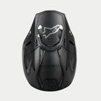 Alpinestars Supertech M10 Fame ECE 22.06 Helm, Motocross-Helm, Schwarz Carbon matt und glänzend, Draufsicht zur Hervorhebung des Carbonfaser-Gewebes, aerodynamisches Visier mit silbernem Alpinestars-Logo und mehreren Belüftungsöffnungen für den Offroad-Rennsport.
