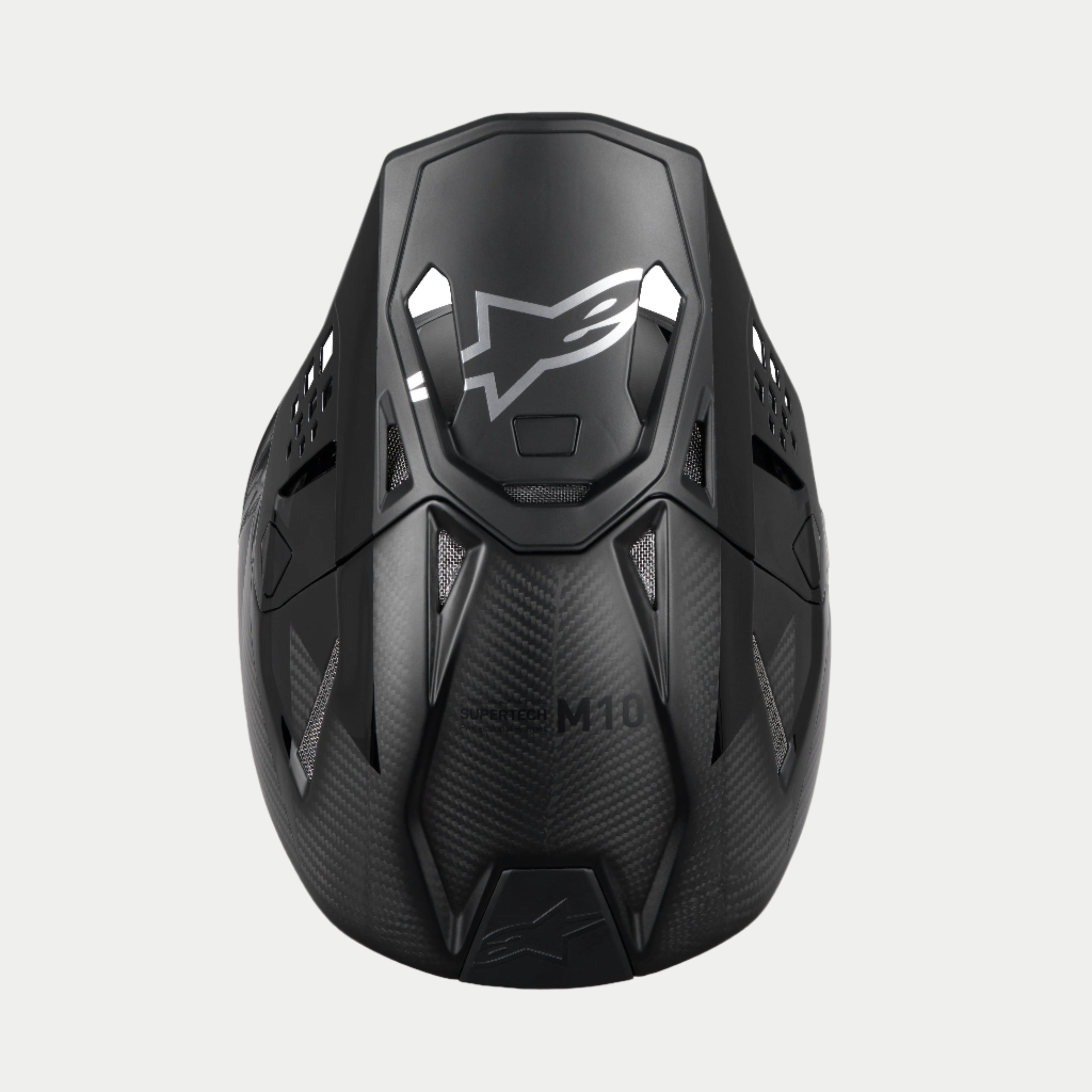 Alpinestars Supertech M10 Fame ECE 22.06 Helm, Motocross-Helm, Schwarz Carbon matt und glänzend, Draufsicht zur Hervorhebung des Carbonfaser-Gewebes, aerodynamisches Visier mit silbernem Alpinestars-Logo und mehreren Belüftungsöffnungen für den Offroad-Rennsport.