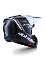 Alpinestars S-M3 Radium Helm, Motocross-Helm, Schwarz, Weiß und Grau glänzend, Rückseitenansicht mit weißem Visier, markantes Alpinestars-Logo an der Seite und hinten, aerodynamische Schale mit Belüftungsgittern, für Offroad-Motocross und Enduro konzipiert