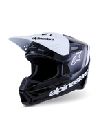 Alpinestars S-M3 Radium Helm, Motocross-Helm, Schwarz, Weiß und Grau glänzend, weißes Visier mit schwarzem Branding, glänzend schwarze Schale mit markanten weißen Alpinestars-Logos und grauen Grafikakzenten, aerodynamisches Design für Offroad-Rennen