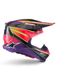 Alpinestars Supertech M10 Era Helm, Motocross-Helm, Pink, Violett und Gelb Fluo Glänzend, Seitenprofil-Ansicht, Multi-Composite-Carbonschale mit lebhaften geometrischen Mustern, integrierte Belüftungsöffnungen und weißes Alpinestars-Logo, entwickelt für erstklassige Offroad-Performance