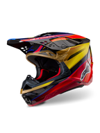 Alpinestars Supertech M10 Era Helm, Motocross-Helm, Goldgelb Rio-Rot Glänzend, schlanke aerodynamische Carbonfaserschale mit leuchtend roten und goldenen Grafiken, mit mehreren Einlass- und Auslassöffnungen, weißem Alpinestars-Logo und glänzendem Finish