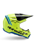 Alpinestars S-M3 Youth Radium Helm, Jugend-Motocross-Helm, leuchtendes Neongelb mit schwarzen und blauen Akzenten, Seitenansicht mit aerodynamischem Design, schwarzer Helmschirm mit gelbem Logo, markantes schwarzes Branding an der Seite, ECE 22.06 zertifizierter Schutz für den Offroad-Rennsport