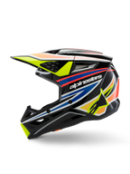 Alpinestars S-M3 Youth Wurx Helm, Motocross-Helm, Schwarz mit leuchtenden Grafiken in Gelb, Blau und Rot, Profilansicht mit markantem Alpinestars-Branding, aerodynamische Schale mit mehreren Belüftungsöffnungen und einem gelben Helmschild.
