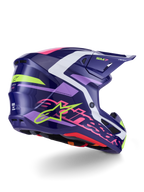 Alpinestars S-M7 Deed Helm, Motocross-Helm, Lila-Pink glänzend, Seiten-Rückansicht mit weißen und hellgrünen Akzenten, auffälliger pinkfarbener Alpinestars-Schriftzug und Stern-Logo, aerodynamisches Verbundschalendesign für Offroad-Performance