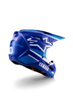 Alpinestars Yamaha S-M3 Jugend-Motocross-Helm, Blau und Weiß glänzend, mit markantem Yamaha-Branding an der Seite und Rückseite, aerodynamisches Schalendesign mit Belüftung hinten, jugendspezifischer Offroad-Kopfschutz in der Dreiviertel-Rückansicht