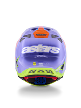 Alpinestars Supertech M10 Jett Lawrence R01 Helm, Motocross-Helm, Violett, Pink und fluoreszierendes Gelb, Rückansicht mit markantem weißem astars-Logo, Jett Lawrence Signatur und mehreren Belüftungsöffnungen, schlankes aerodynamisches Design für den Offroad-Rennsport